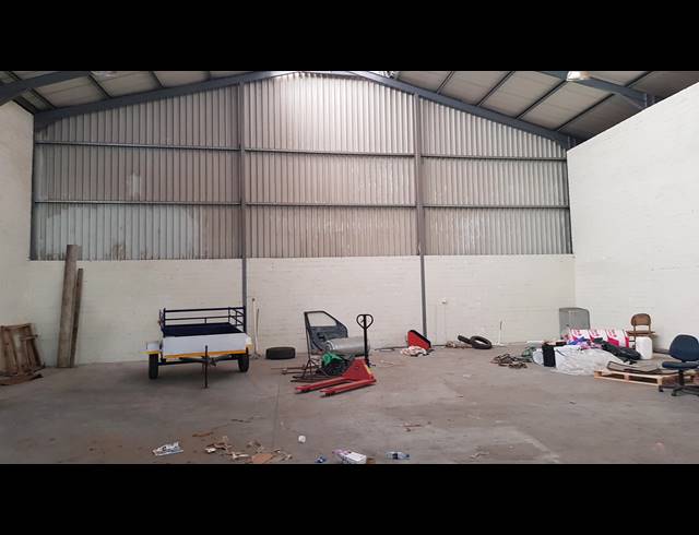 450M² FACTORY TO LET IN TRIANGLE FARM